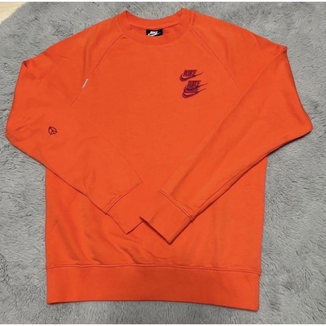 NIKE(ナイキ)の🍊《豪華刺繍入り 》 NIKE トレーナー　M   オレンジ メンズのトップス(Tシャツ/カットソー(七分/長袖))の商品写真