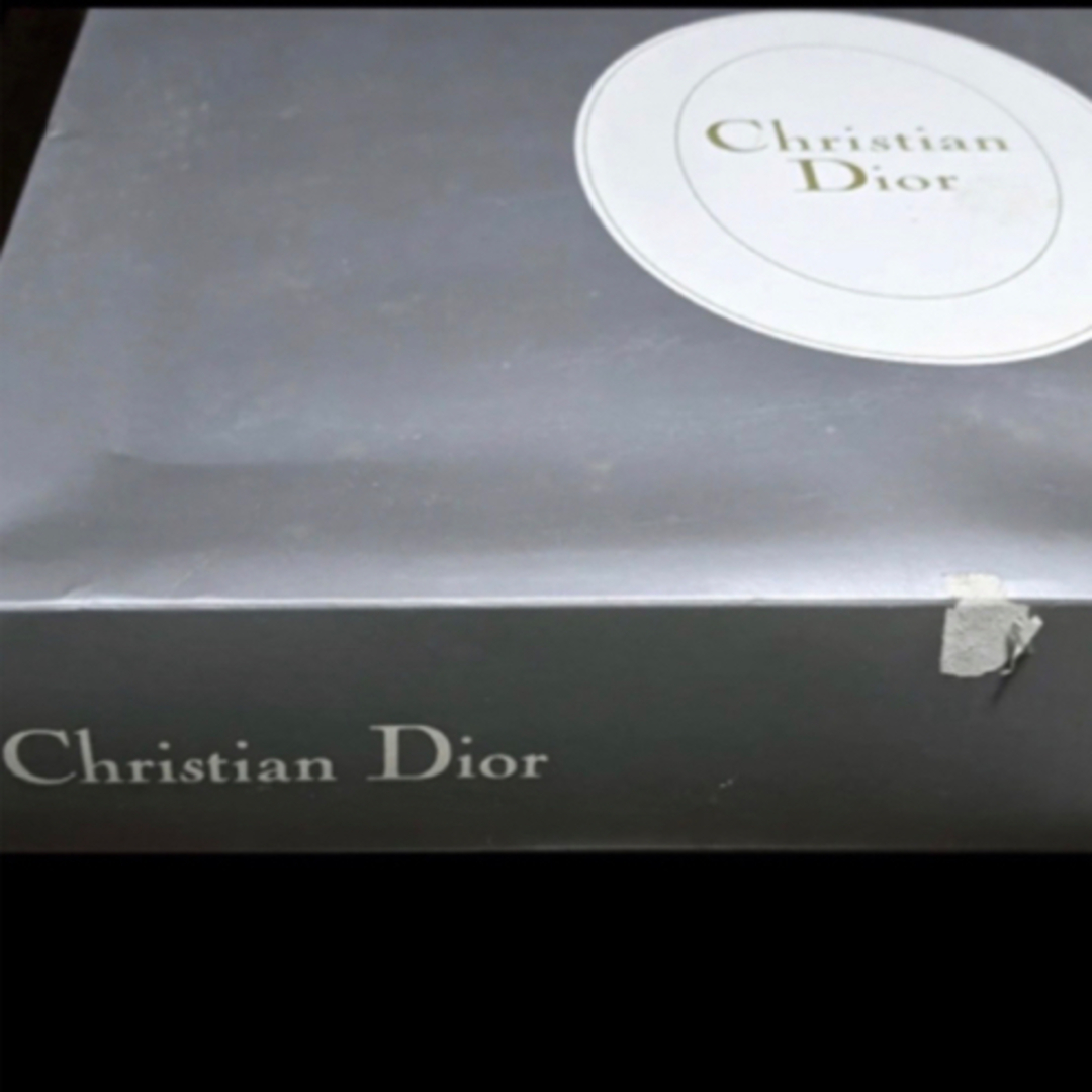 Christian Dior(クリスチャンディオール)の新品✨クリスチャンディオール✨肌掛け布団•キルケット インテリア/住まい/日用品の寝具(布団)の商品写真