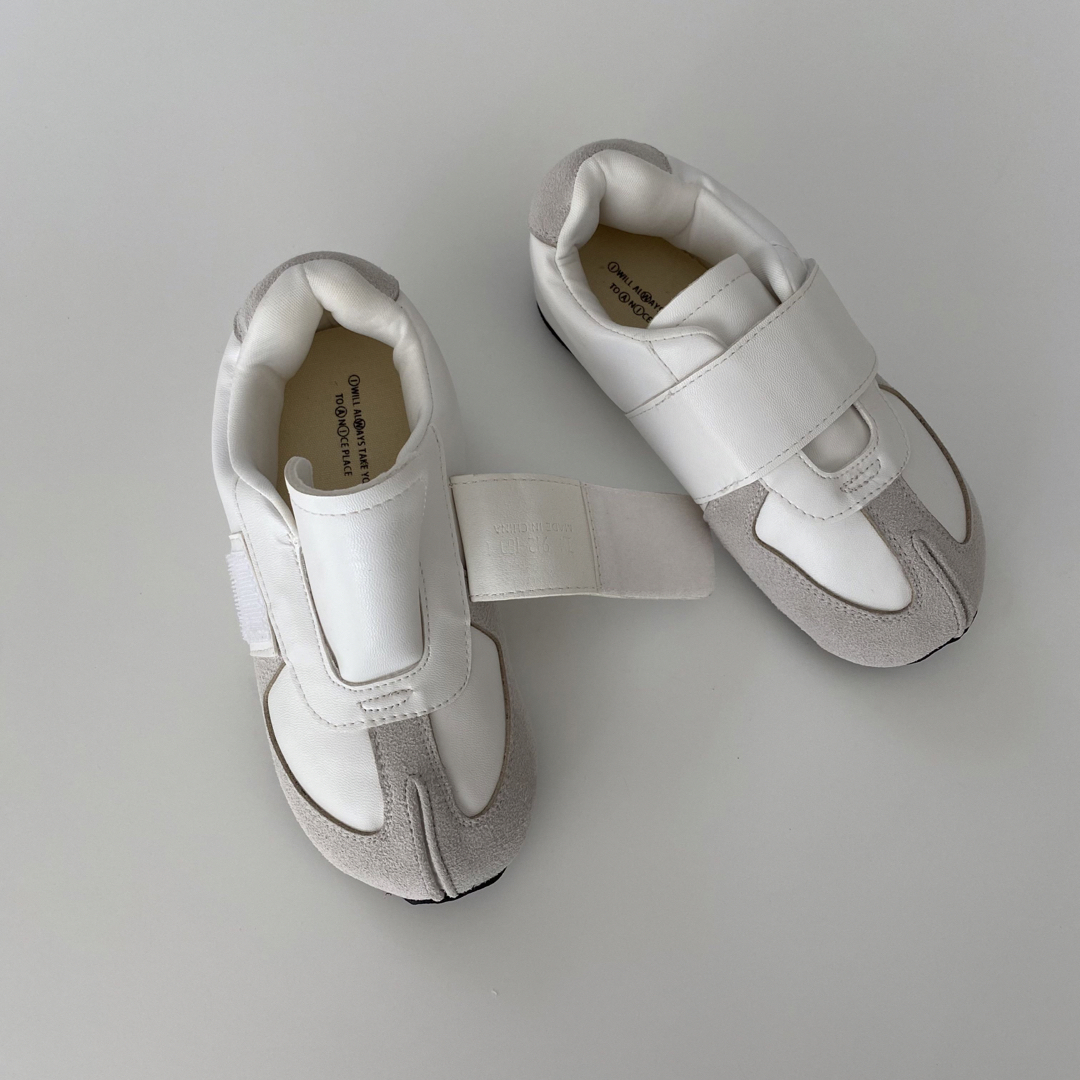 Caramel baby&child (キャラメルベビー&チャイルド)の子供靴　靴　スニーカー　ジャーマントレーナー　ベルクロ　韓国子供服　足袋　18 キッズ/ベビー/マタニティのキッズ靴/シューズ(15cm~)(スニーカー)の商品写真