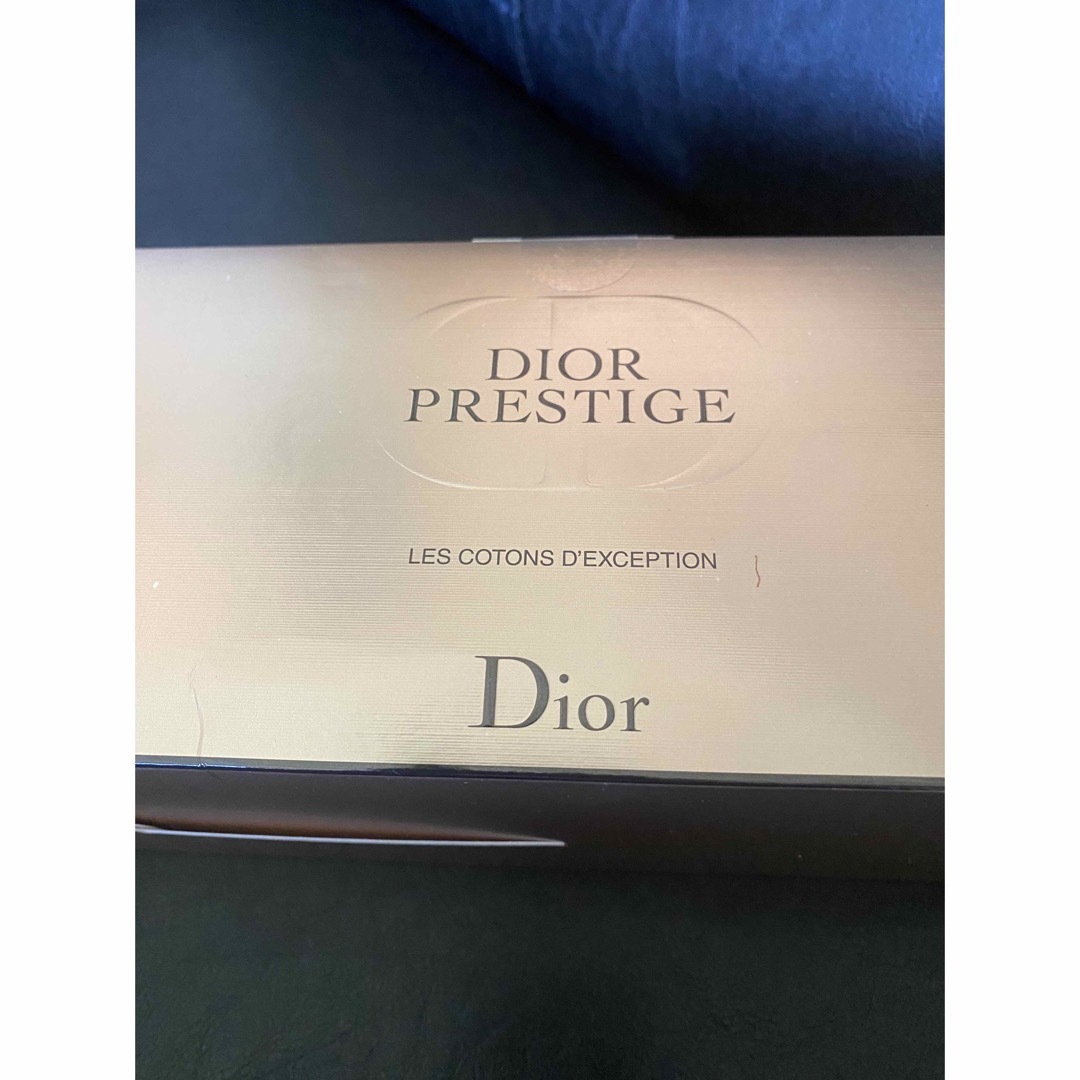 Christian Dior(クリスチャンディオール)のDior ディオール オーガニック コットン 100枚入 ロゴ入り コスメ/美容のメイク道具/ケアグッズ(コットン)の商品写真