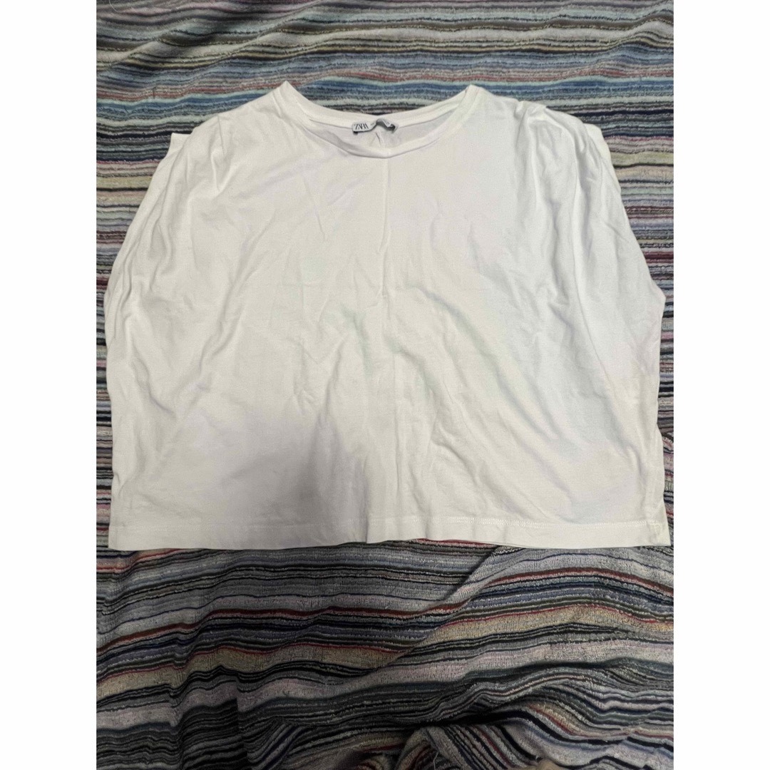 ZARA(ザラ)のクロップドデザインTシャツ レディースのトップス(Tシャツ(半袖/袖なし))の商品写真