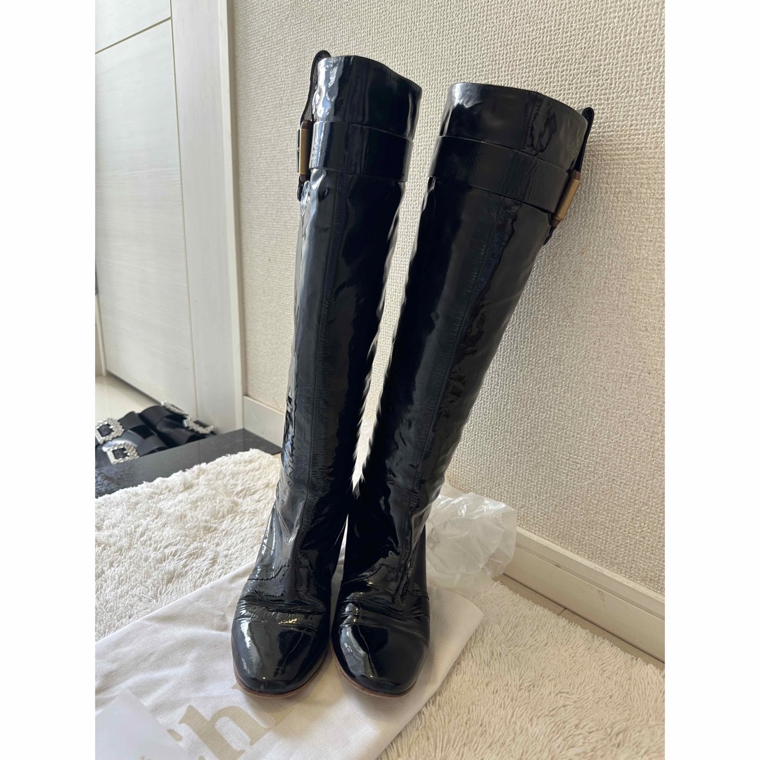 18万 Chloe ロングブーツ 黒 エナメル パテントレザー 37(24) 18万 Chloe ロングブーツ 黒 エナメル パテントレザー 37(24)