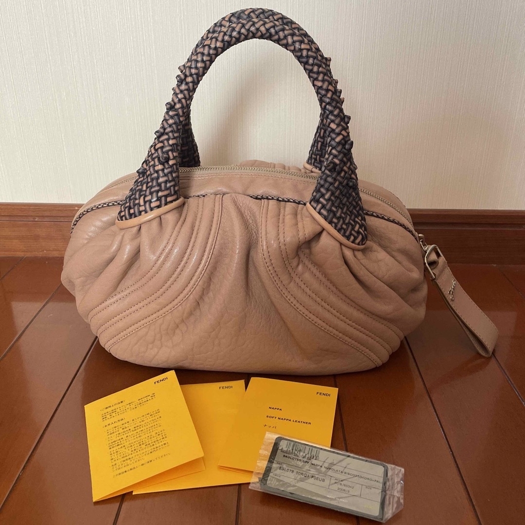 FENDI フェンディ-