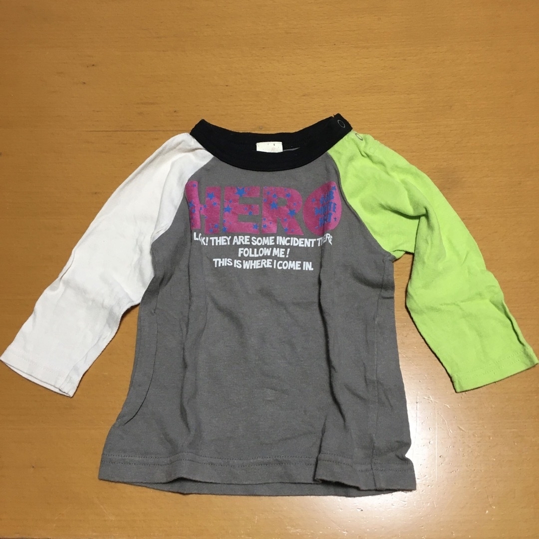 男の子  長袖　Tシャツ　カットソー　2枚セット　80㎝ キッズ/ベビー/マタニティのベビー服(~85cm)(Ｔシャツ)の商品写真