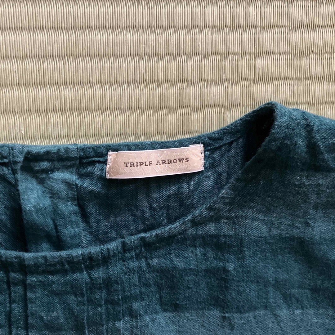 トリプルアローズ　半袖麻シャツ　緑　後ろボタン レディースのトップス(シャツ/ブラウス(半袖/袖なし))の商品写真