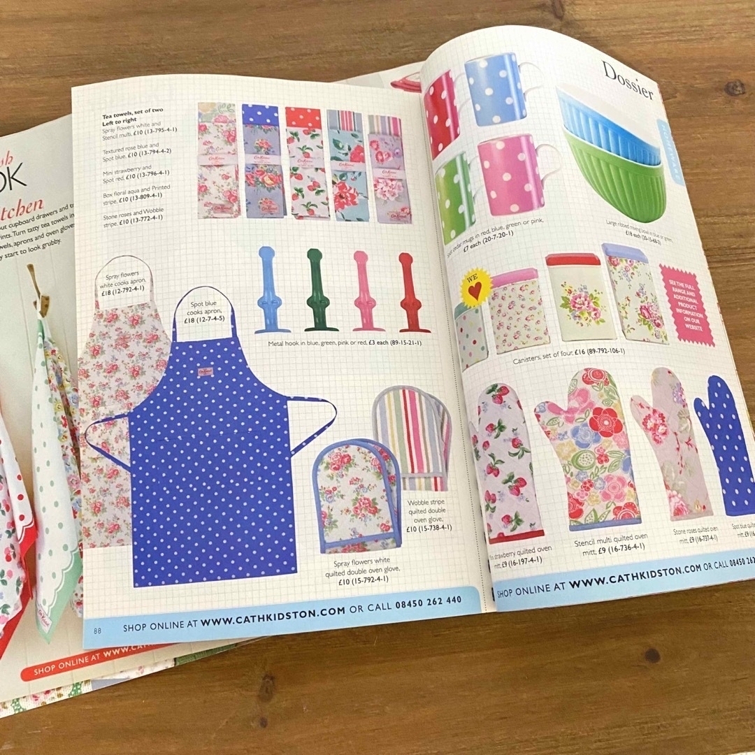 Cath Kidston(キャスキッドソン)のキャスキッドソン カタログ英語版 ロンドン エンタメ/ホビーの雑誌(その他)の商品写真