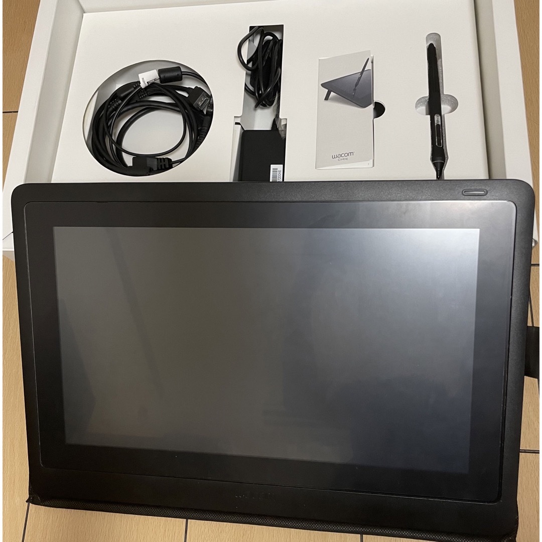 Wacom(ワコム)のWacom cintiq 16 スマホ/家電/カメラのPC/タブレット(PC周辺機器)の商品写真