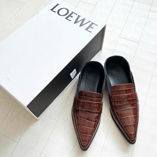 ロエベ(LOEWE)の極美品★ LOEWE ロエベ クロコエンボスレザーローファー 35 (ローファー/革靴)