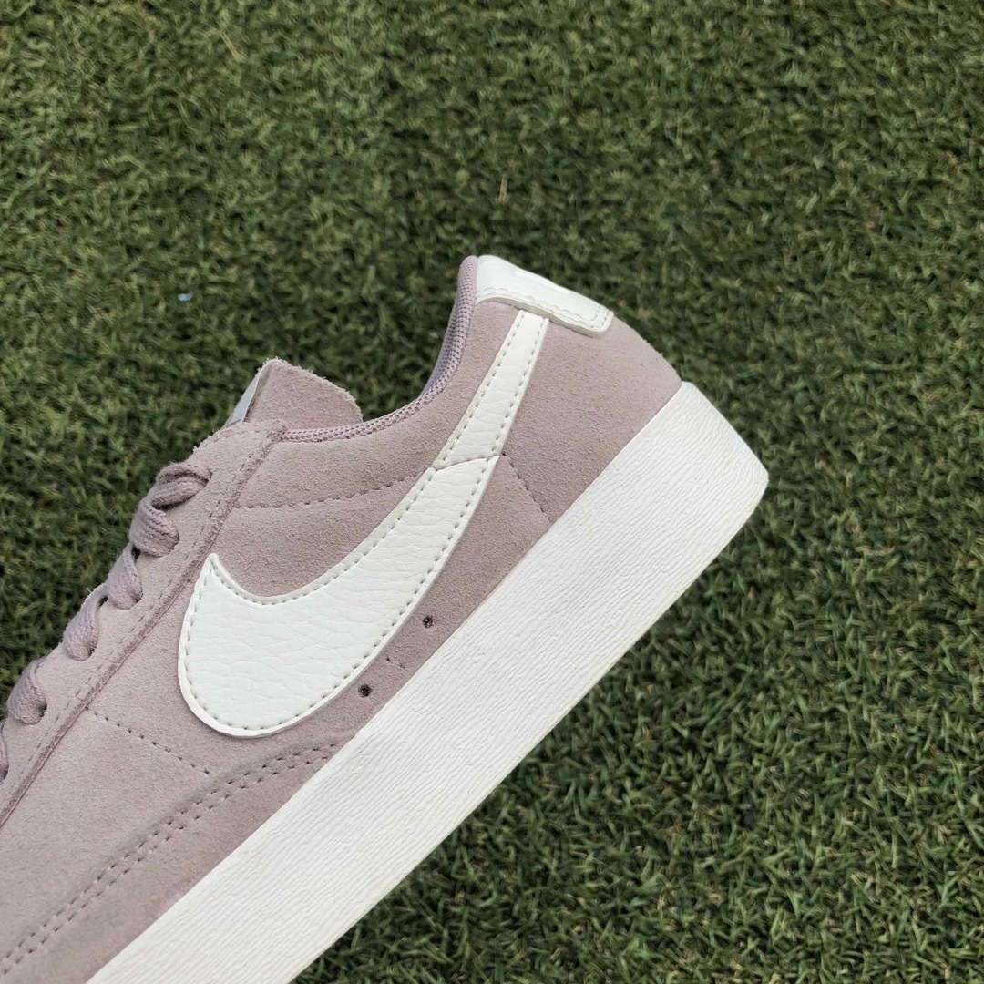 NIKE(ナイキ)の美品23 NIKE BLAZER LOW SD ナイキ ブレザー HW304 レディースの靴/シューズ(スニーカー)の商品写真