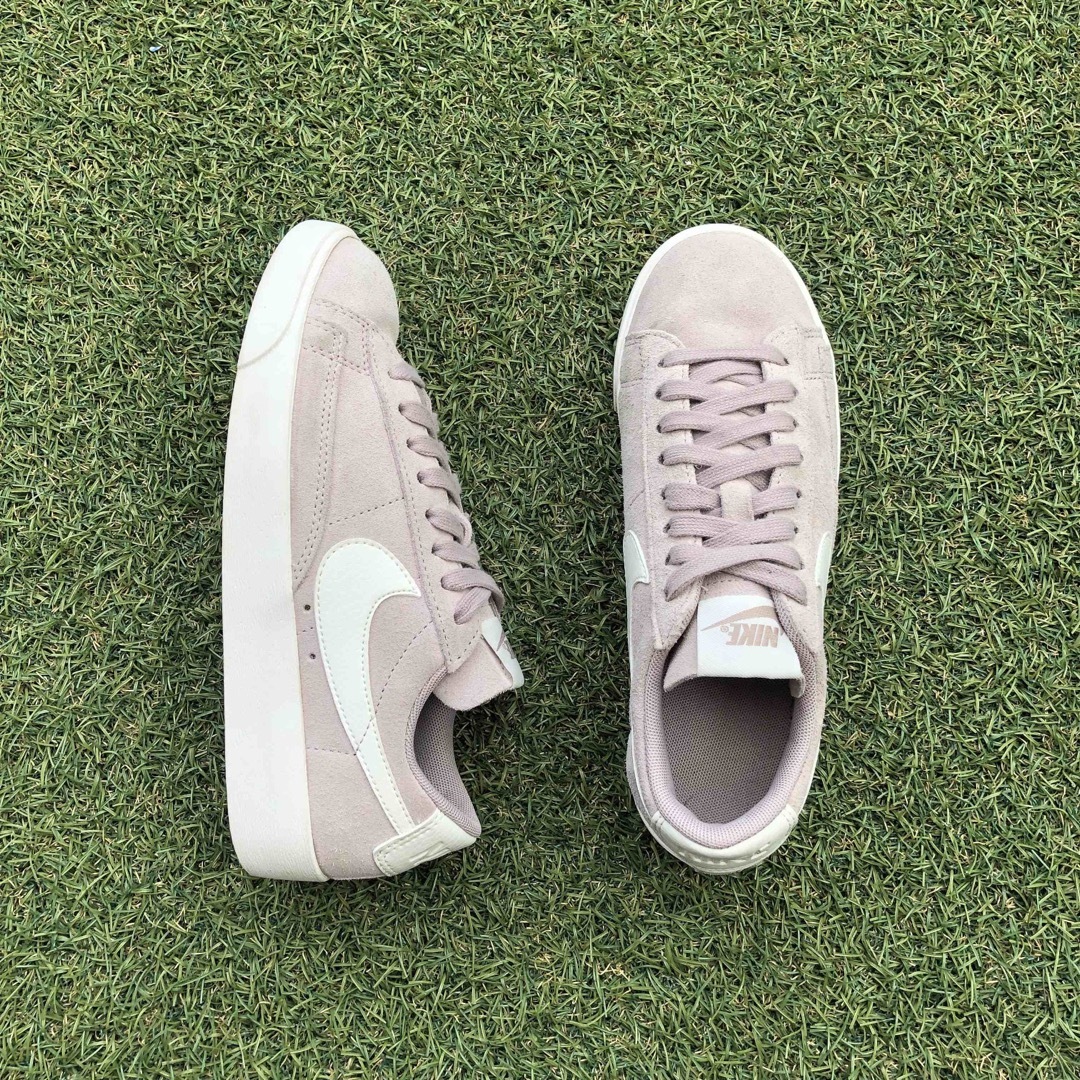 NIKE(ナイキ)の美品23 NIKE BLAZER LOW SD ナイキ ブレザー HW304 レディースの靴/シューズ(スニーカー)の商品写真