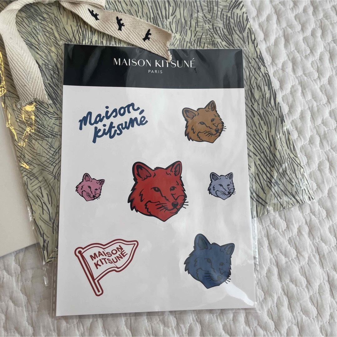 MAISON KITSUNE'(メゾンキツネ)のメゾンキツネ　ショッパー　ステッカー　ラッピング袋　セットで レディースのバッグ(ショップ袋)の商品写真