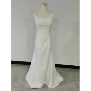 大人気上昇 ウエディングドレス オフホワイト 光沢サテン トレーン キャミソール(ウェディングドレス)