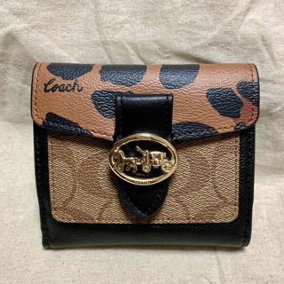 COACH - 【新品】付属品付きCOACH 二つ折り財布 レオパード馬車人気柄
