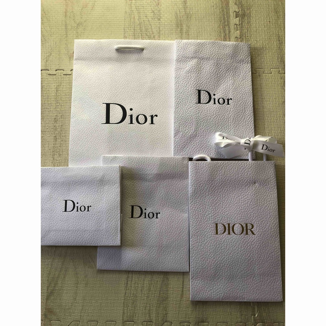 Dior(ディオール)のDior 紙袋　5枚（リボン付き） レディースのバッグ(ショップ袋)の商品写真