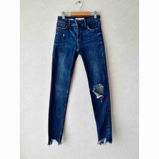 ベルシュカ(Bershka)の美品　デニム　denim  細見え　ベルシュカ ダメージ加工有り　スキニーデニム(デニム/ジーンズ)