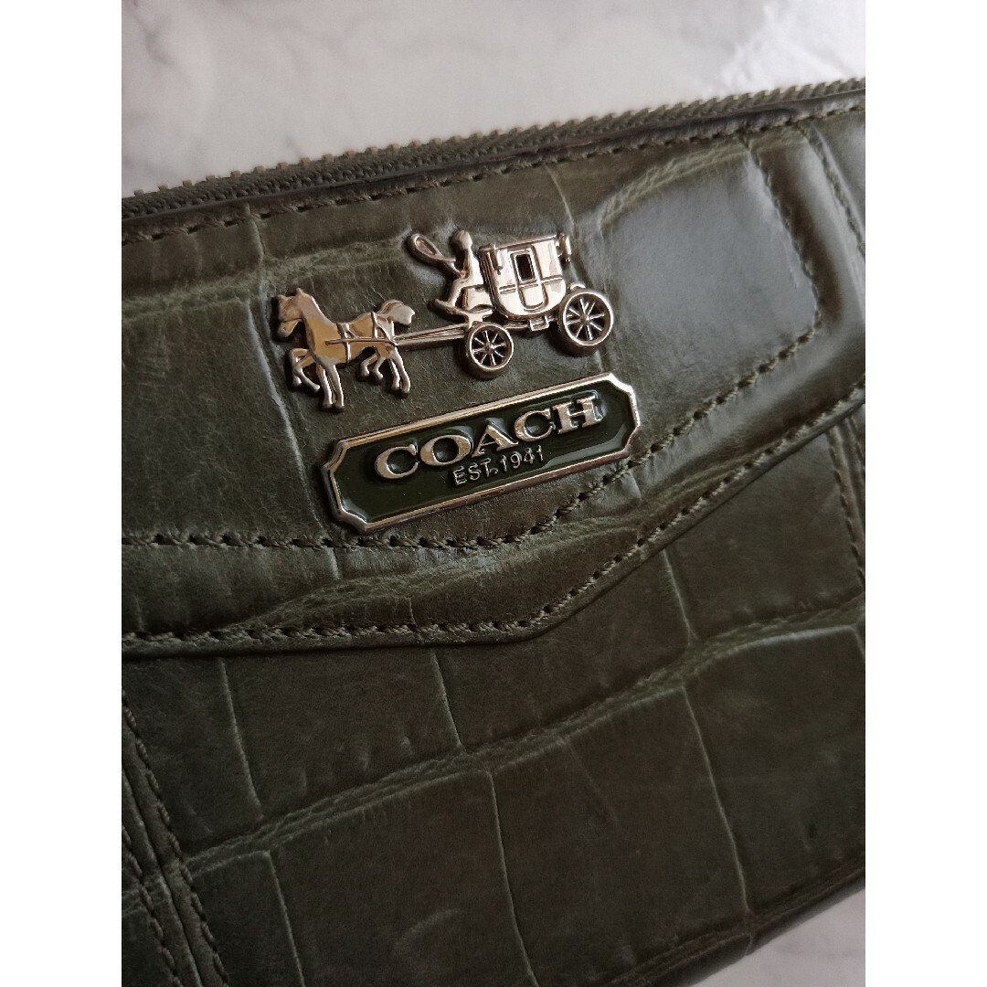 COACH(コーチ)のCOACH（コーチ）クロコ風レディース長財布　カーキ（難あり） レディースのファッション小物(財布)の商品写真