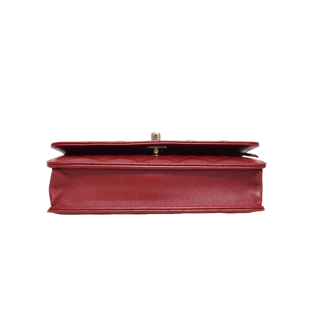 CHANEL(シャネル)のCHANEL シャネル  マトラッセ ロゴプレート 赤  レディース チェーンウォレット レディースのファッション小物(財布)の商品写真