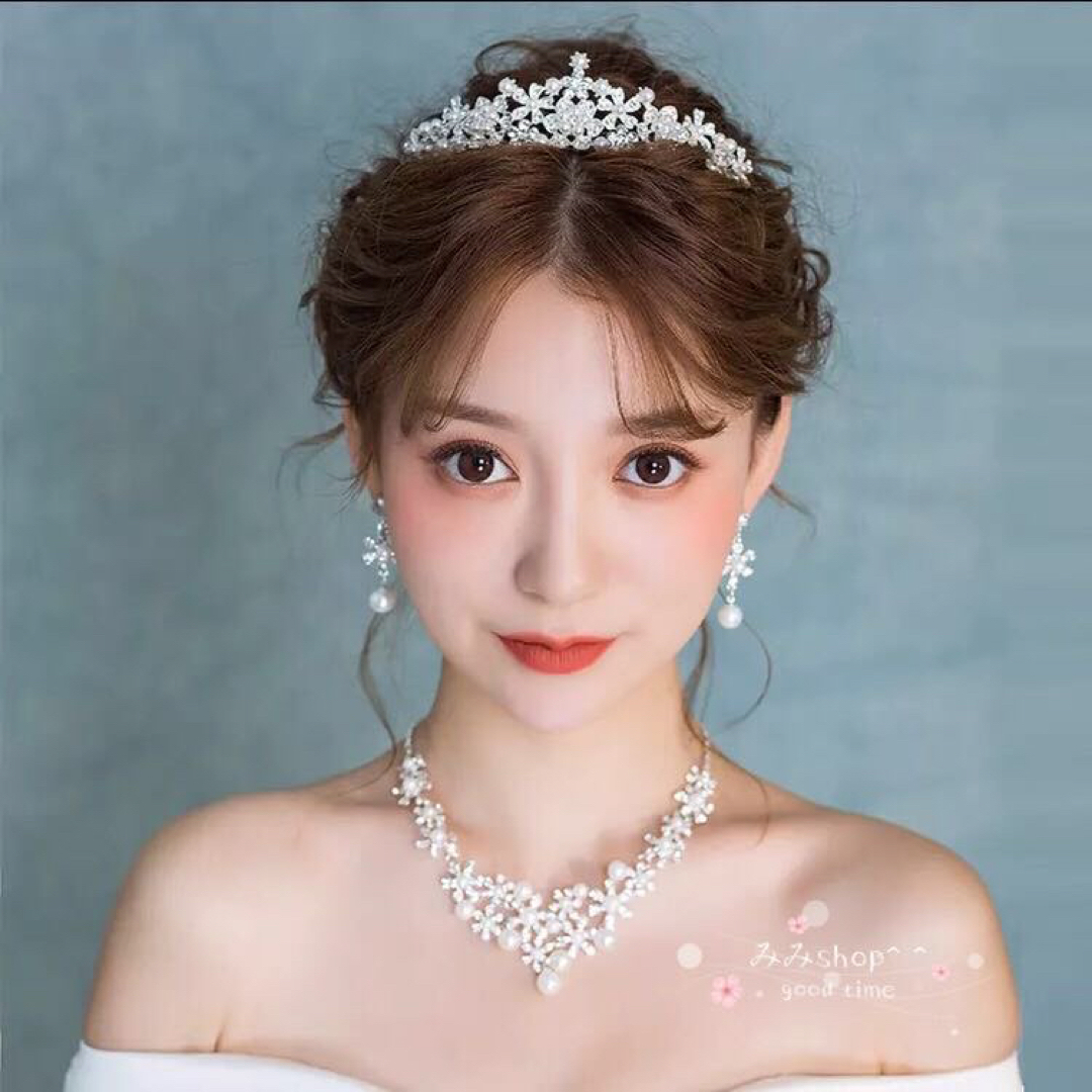 【セット】❤️ティアラ ネックレス ピアス❤️豪華3点セット　結婚式　披露宴に♪