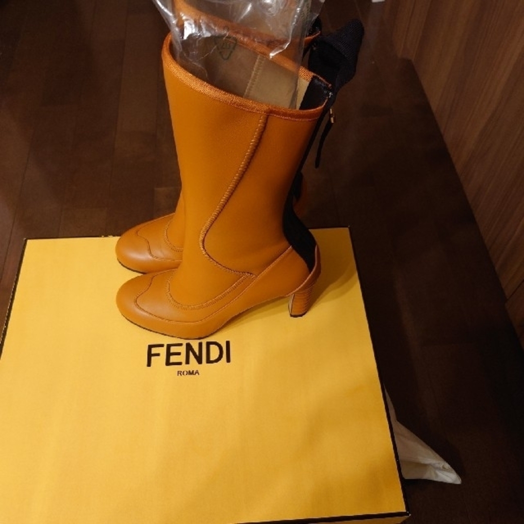 FENDI(フェンディ)のFENDI　ブーツ レディースの靴/シューズ(ブーツ)の商品写真