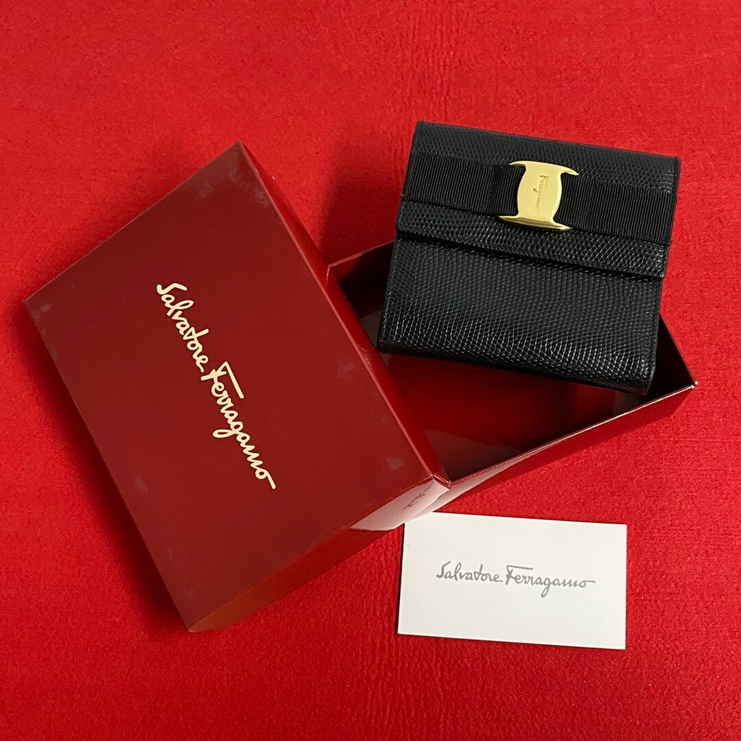 極 美品 箱付 Salvatore Ferragamo サルヴァトーレフェラガモ ヴァラリボン 金具 レザー 本革 がま口 二つ折り財布 ウォレット 黒 24521