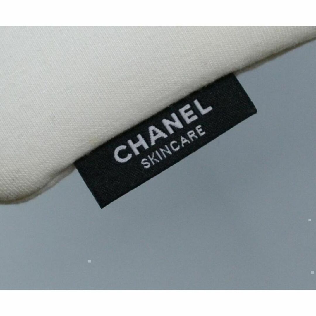 CHANEL(シャネル)のCH485 新品未使用本物　シャネル　SKINCAREノベルティポーチ レディースのファッション小物(ポーチ)の商品写真