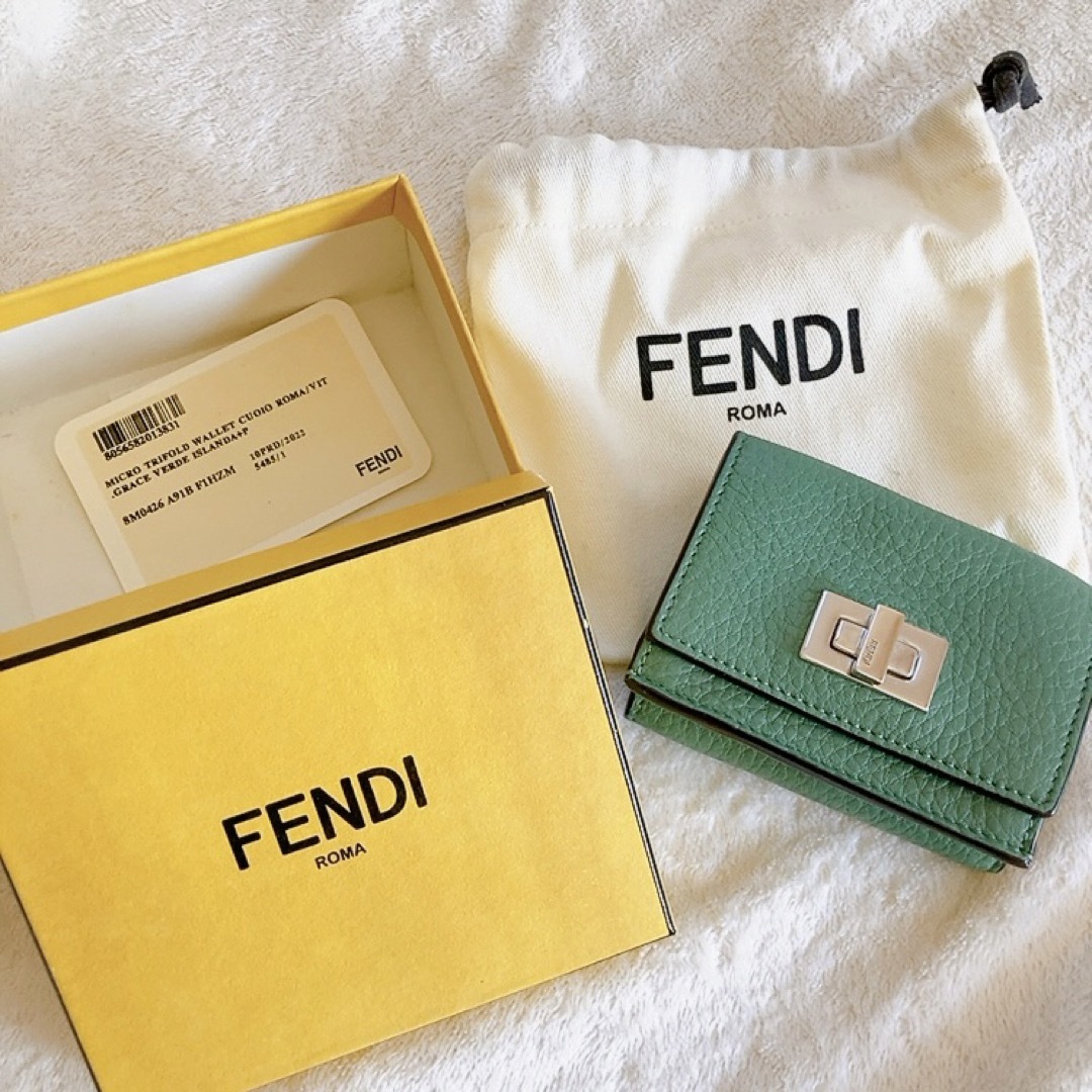 FENDI(フェンディ)のFENDI✨ピーカブー マイクロ✨三つ折り財布✨未使用 レディースのファッション小物(財布)の商品写真