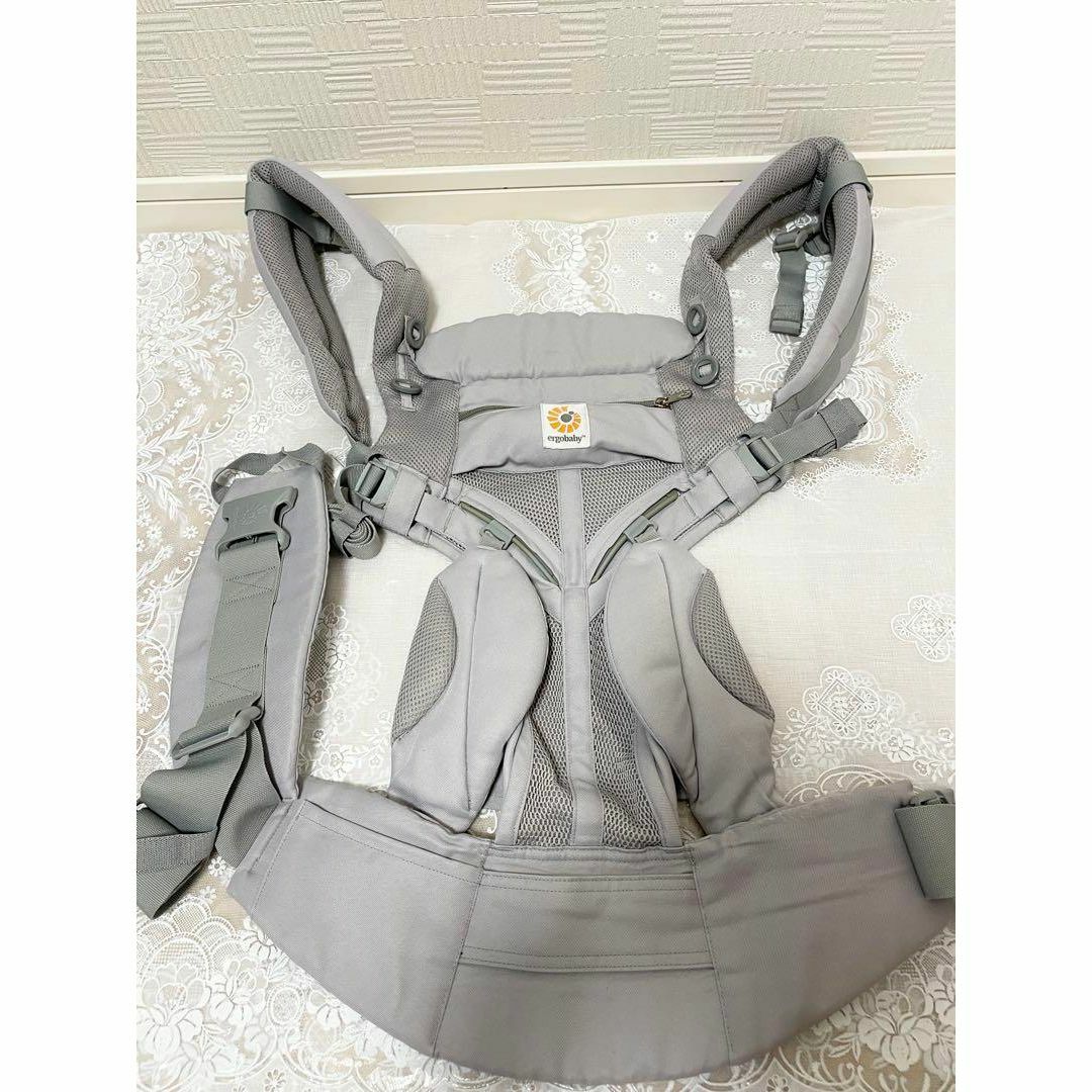 Ergobaby(エルゴベビー)のエルゴベビー OMNI 360 オムニ360 クールエア/パールグレー キッズ/ベビー/マタニティの外出/移動用品(抱っこひも/おんぶひも)の商品写真