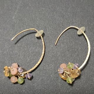 アンク(anq.)のanq    ピアス　多種類の石　10K(ピアス)