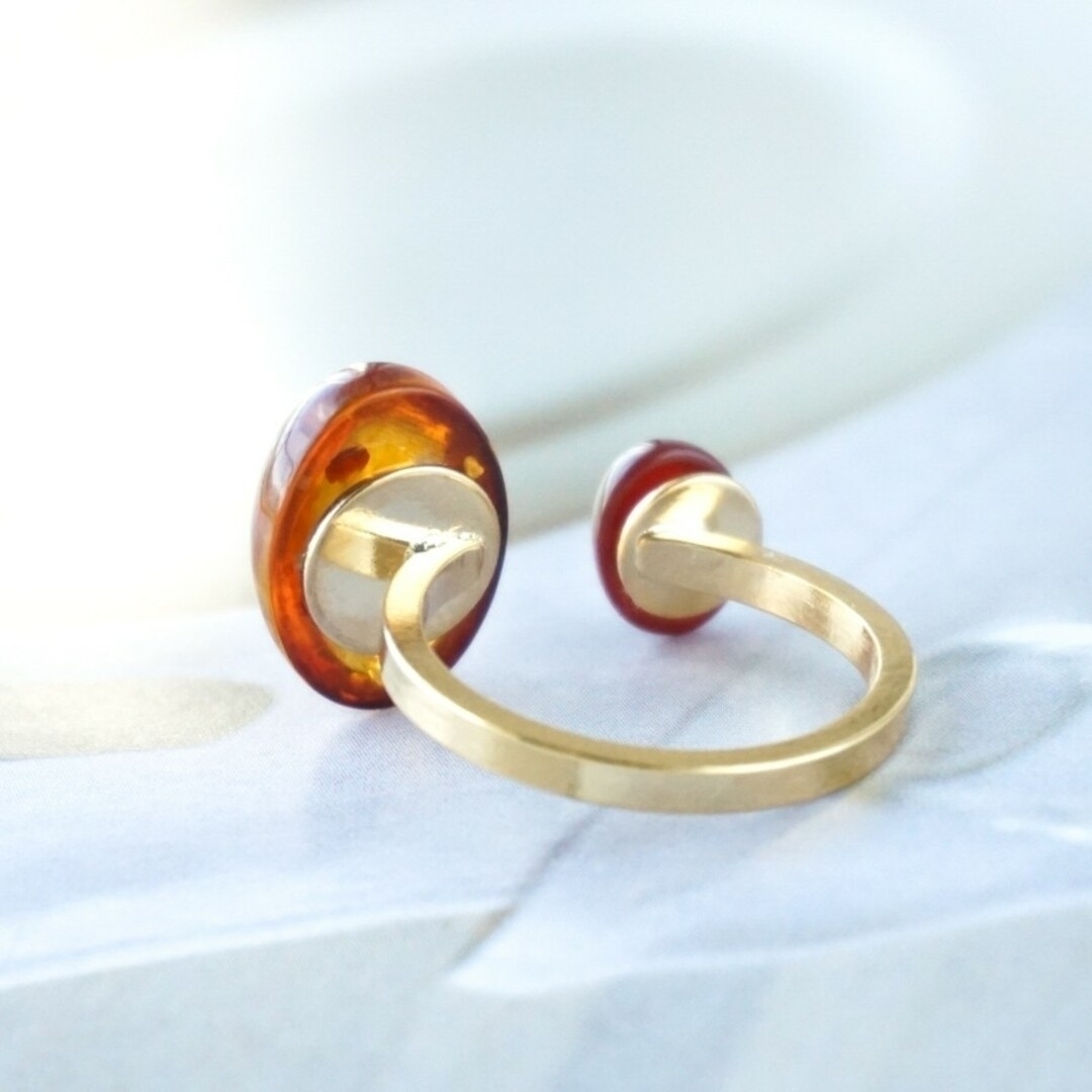 一点もの 天然石 差し色 指輪 琥珀 フォークリング フリーサイズ リング 赤 レディースのアクセサリー(リング(指輪))の商品写真
