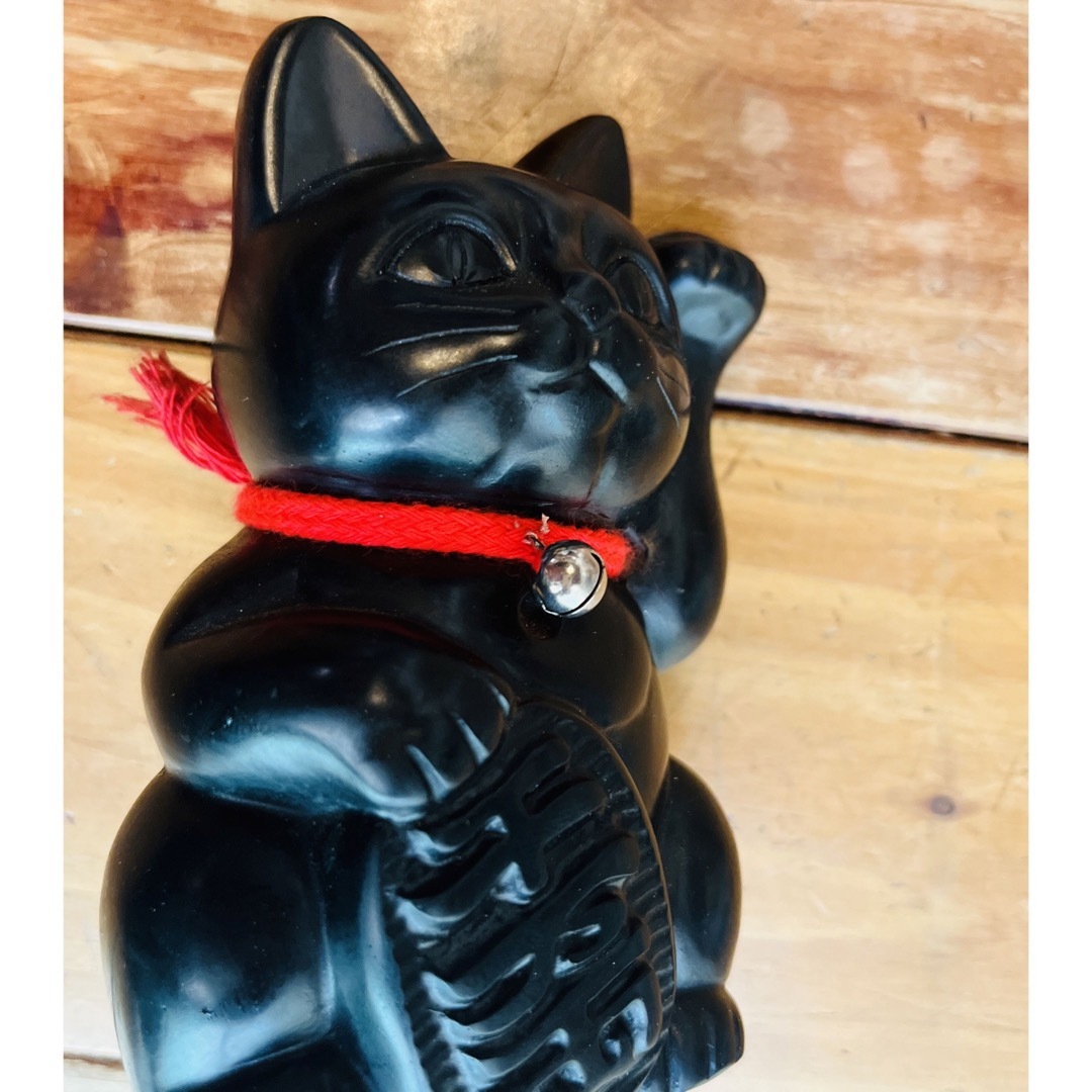 【美品】天然石　那智黒製　招き猫　福招き　縁起物　黒猫　ネコ 彫刻   ゴージャ インテリア/住まい/日用品のインテリア小物(置物)の商品写真