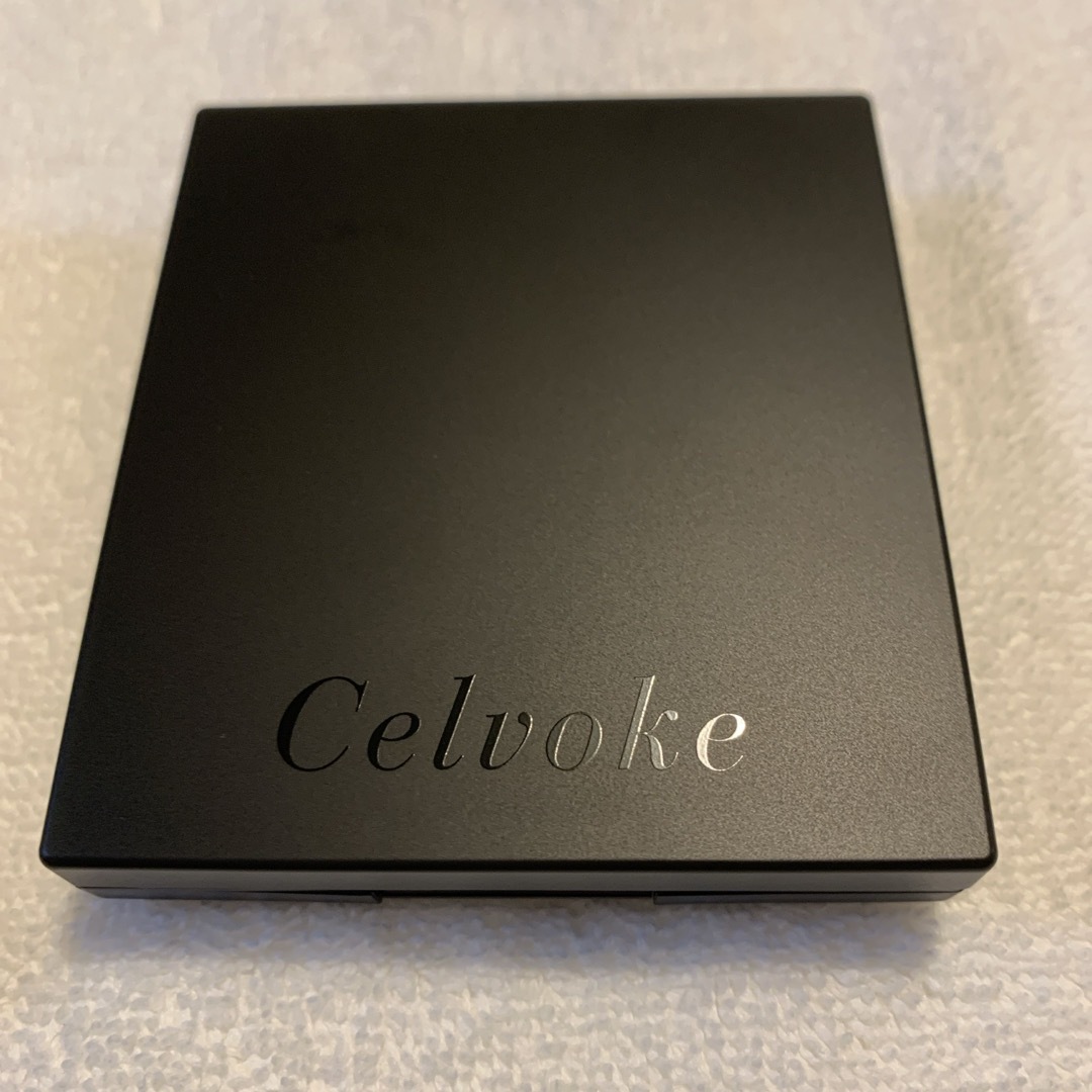 Celvoke(セルヴォーク)のCelvoke セルヴォーク　フェイスパウダー　未使用 コスメ/美容のベースメイク/化粧品(フェイスパウダー)の商品写真