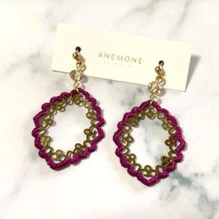 アネモネ(Ane Mone)の定価¥2,860【新品未使用】Anemone パープル×ゴールドサージカルポスト(ピアス)