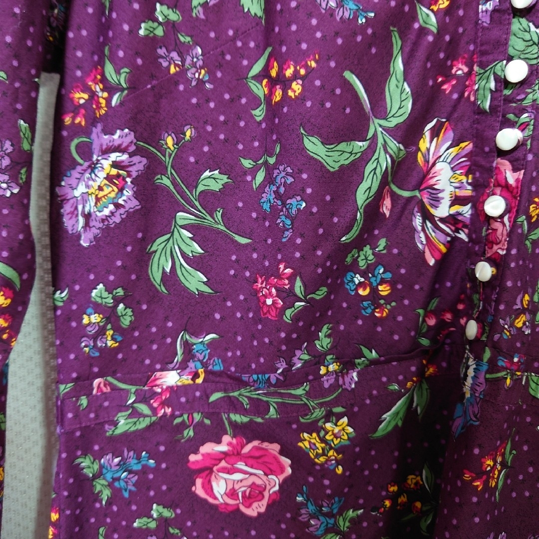 LAURA ASHLEY(ローラアシュレイ)のLauraAshley ローラアシュレイ 花柄ブラウス 長袖 紫 13号 レディースのトップス(シャツ/ブラウス(長袖/七分))の商品写真