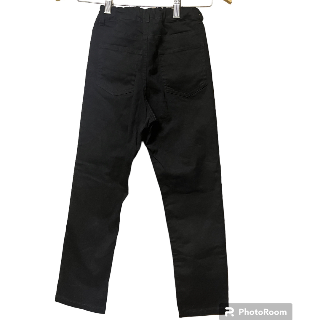 GU(ジーユー)の【130】　GU  黒　パンツ　ズボン　男の子 キッズ/ベビー/マタニティのキッズ服男の子用(90cm~)(パンツ/スパッツ)の商品写真