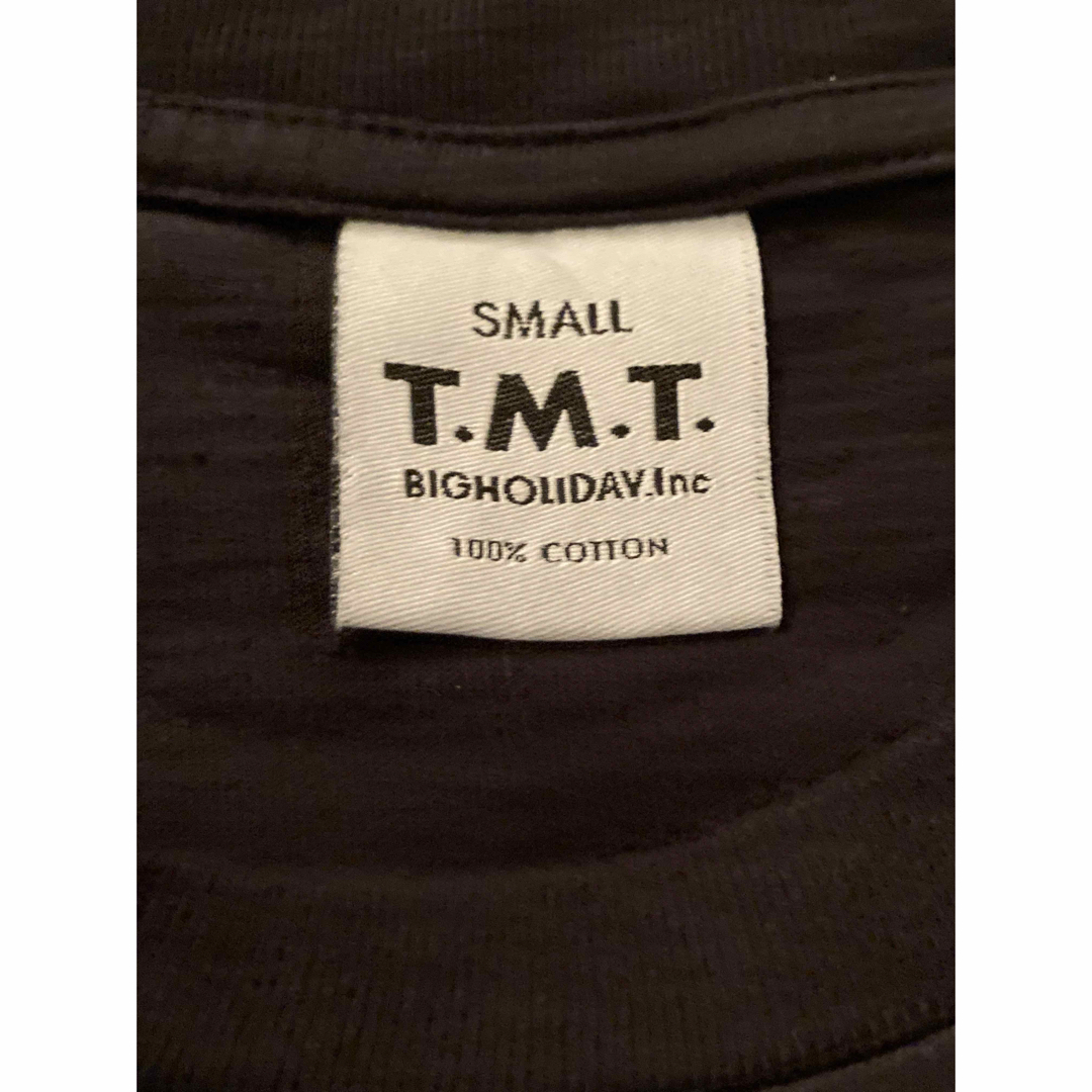 TMT(ティーエムティー)の【TMT】Bigholiday ビジュープリントクルーネックT Sサイズ 男女兼 メンズのトップス(Tシャツ/カットソー(半袖/袖なし))の商品写真