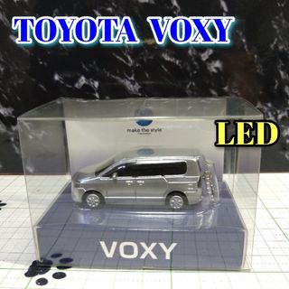 トヨタ(トヨタ)のTOYOTA VOXY LED カーキーホルダー 非売品 シルバーメタリック(ミニカー)