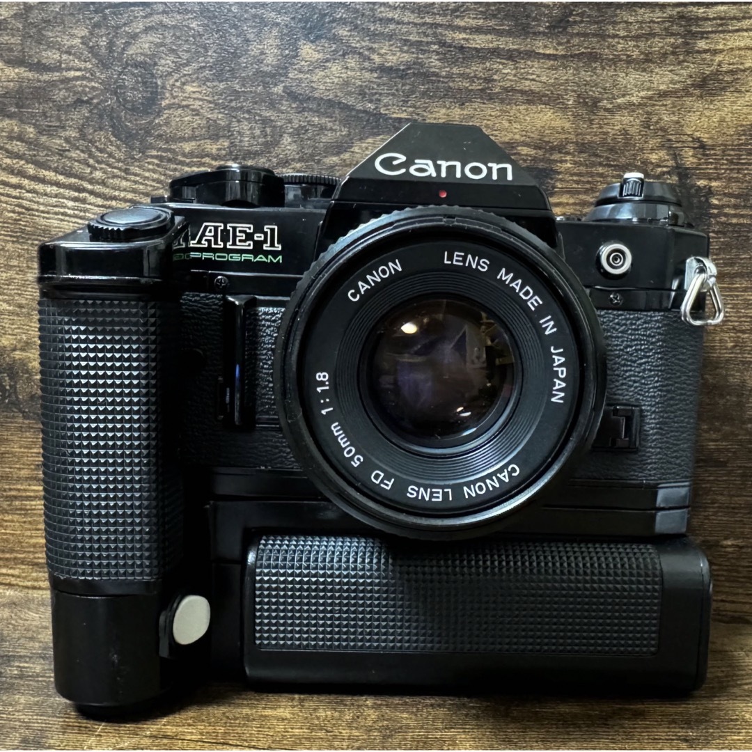 Canon(キヤノン)のフィルムカメラ　Canon AE-1 Program 完動品 スマホ/家電/カメラのカメラ(フィルムカメラ)の商品写真