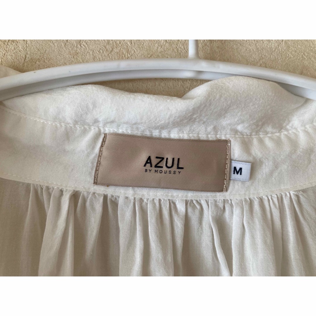 AZUL by moussy(アズールバイマウジー)のAZUL BY MOUSSY 白シャツ レディースのトップス(シャツ/ブラウス(長袖/七分))の商品写真