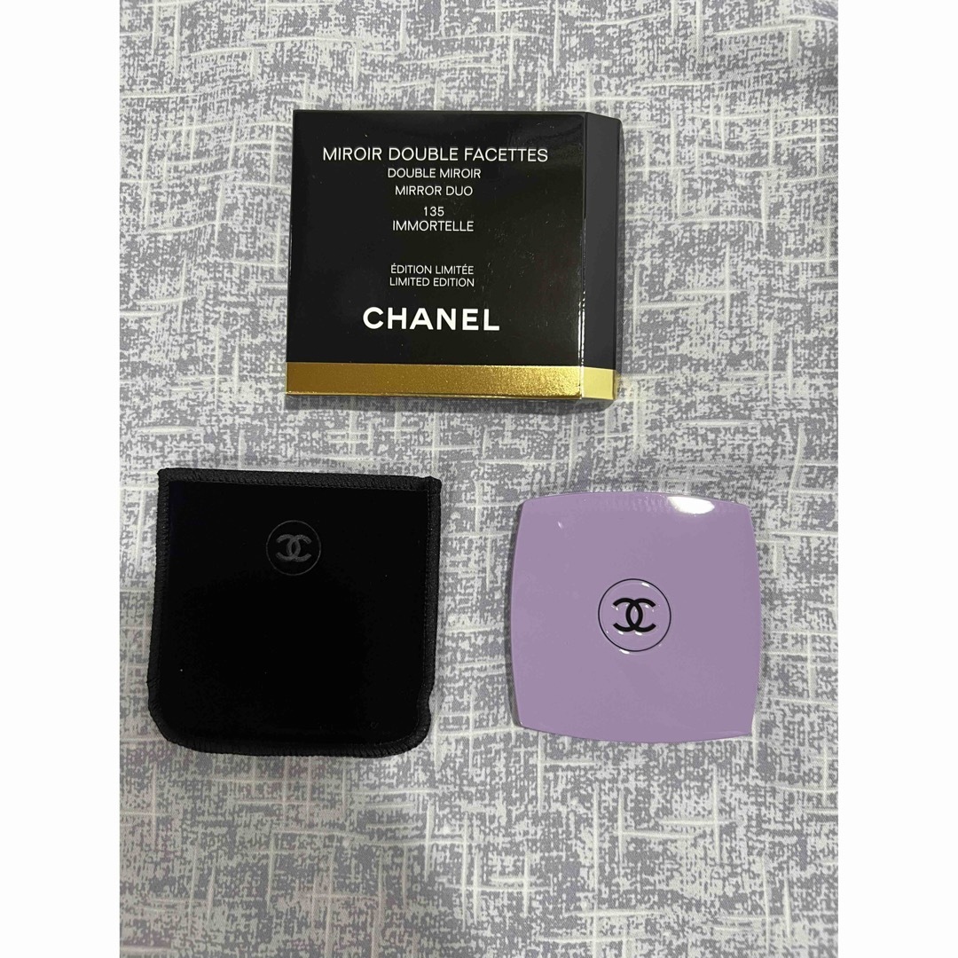 CHANEL(シャネル)のシャネル Chanel　コンパクトミラー　限定パープルカラー 135 レディースのファッション小物(ミラー)の商品写真