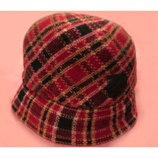 Vivienne Westwood  未使用　赤チェック帽子　(ハンチング/ベレー帽)