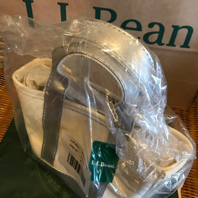 L.L.Bean(エルエルビーン)の★新品★エルエルビーン トート シルバー ミニ 完売品 レディースのバッグ(トートバッグ)の商品写真