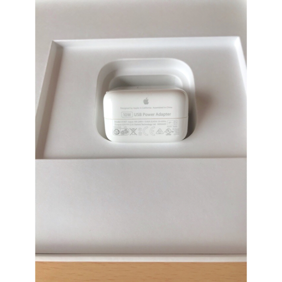 Mac (Apple)(マック)の+ Apple 10w//Macアダプタ ケーブル/ iPhone充電器+ スマホ/家電/カメラのスマートフォン/携帯電話(バッテリー/充電器)の商品写真