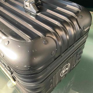 RIMOWA - RIMOWA リモワ トパーズ ステルスビューティーケース 11Lの ...