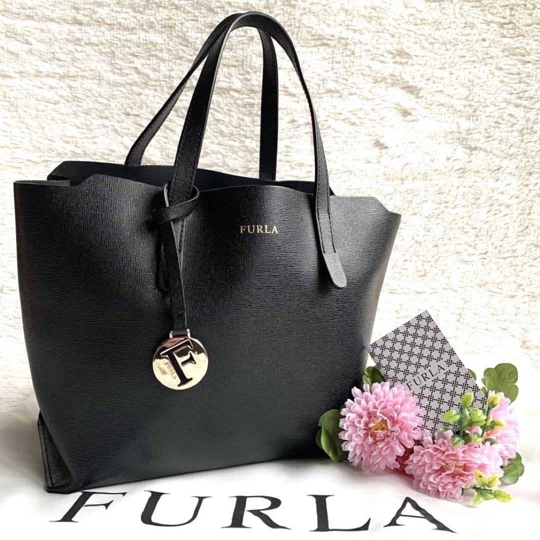 美品☆フルラ ハンドバッグ サリー ブラック 黒 レザー チャーム