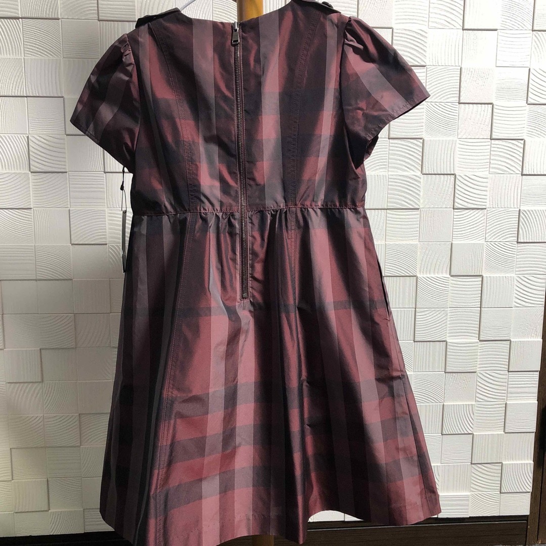 BURBERRY(バーバリー)の未使用＊Burberry＊チェックワンピース　120 キッズ/ベビー/マタニティのキッズ服女の子用(90cm~)(ワンピース)の商品写真