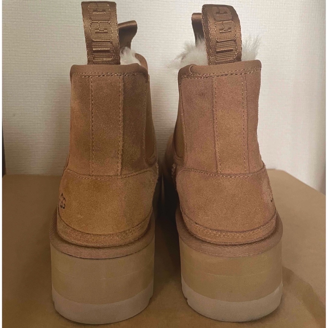 UGG(アグ)のUGG ニューメル プラットフォーム チェルシー レディースの靴/シューズ(ブーツ)の商品写真