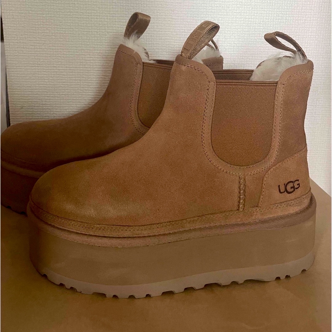 UGG(アグ)のUGG ニューメル プラットフォーム チェルシー レディースの靴/シューズ(ブーツ)の商品写真