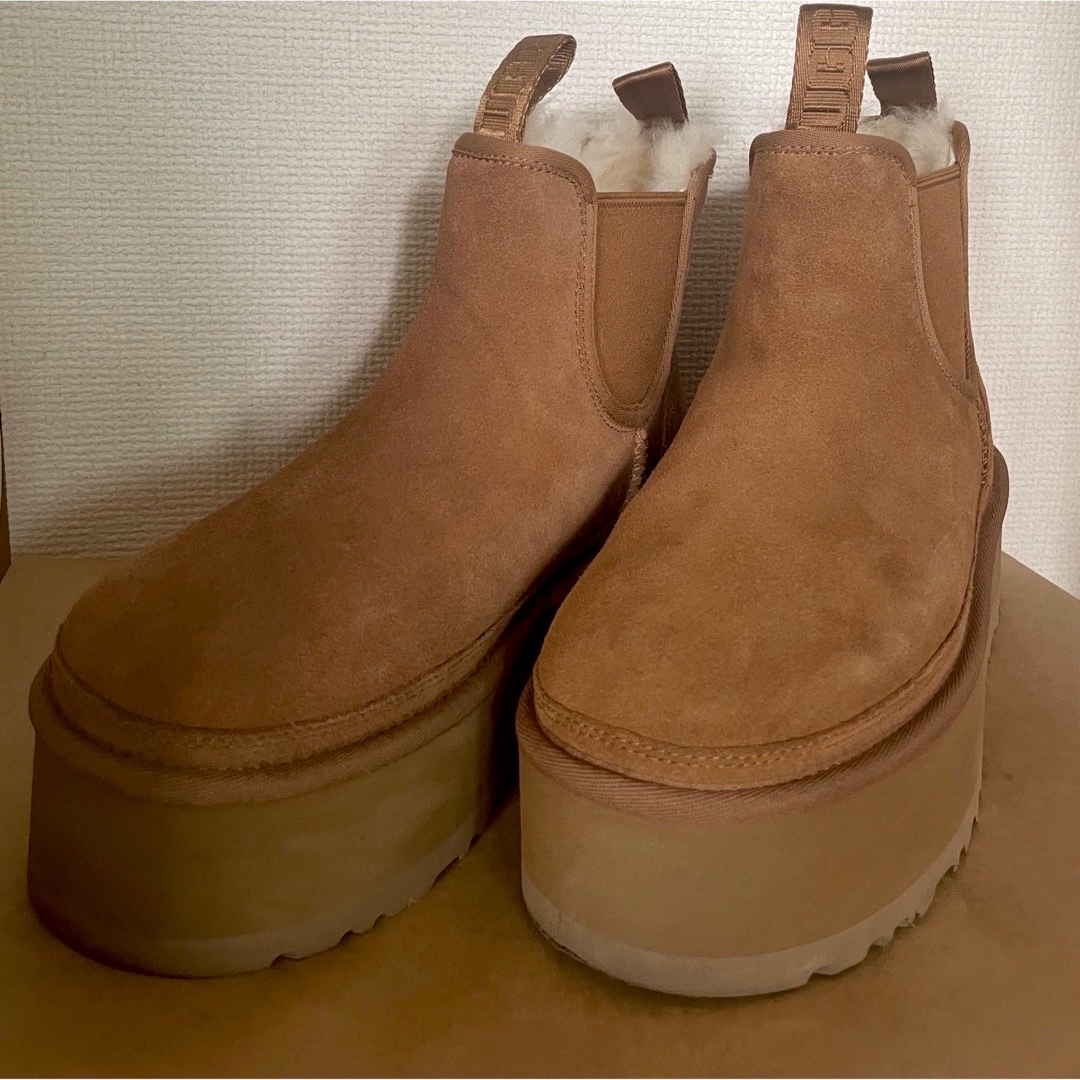 UGG(アグ)のUGG ニューメル プラットフォーム チェルシー レディースの靴/シューズ(ブーツ)の商品写真