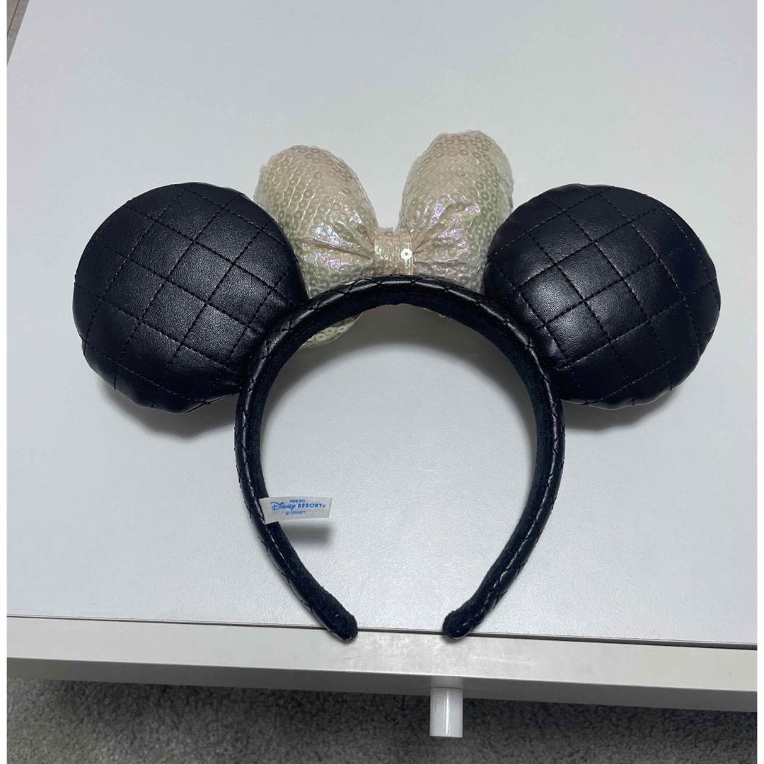 Disney(ディズニー)のミニー　カチューシャ  スパンコールレザーパール　キルティング　ブラック レディースのヘアアクセサリー(カチューシャ)の商品写真