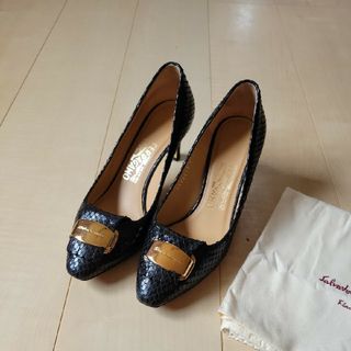 サルヴァトーレフェラガモ(Salvatore Ferragamo)のSALVATORE FERRAGAMO★パイソンパンプス　フェラガモ(ハイヒール/パンプス)